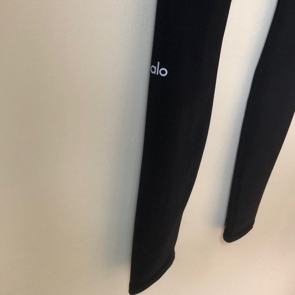 Alo Yoga | High Rise Ripped Warrior Leggings - Picture 8 of 11